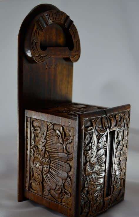 NEPALI VINTAGE WOODEN CIGARETTE DISPENSER - from SUEZYT