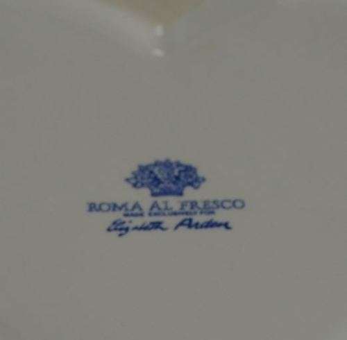 ELIZABETH ARDEN VINTAGE HEART SHAPED CERAMIC DISH - from SUEZYT