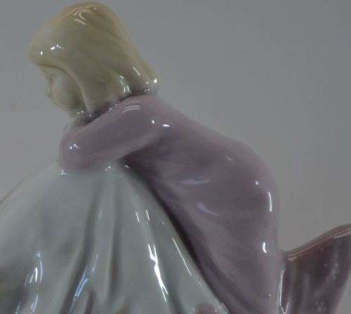 LLADRO STYLE NEW ARRIVAL BEAUTIFUL MOTHER AND FAMILY FIGURINE BY PAUL SEBASTIAN  - from SUEZYT