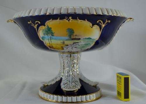 STUNNING FOOTED PEDESTAL TABLE CENTRE PIECE -  MOJOLICA PORTUGUESE R B ALCOBACA - from SUEZYT