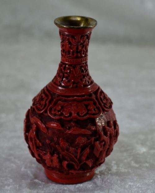 CHINESE LACQUERED CINNABAR SMALL VASE WITH COPPER LINING - from SUEZYT