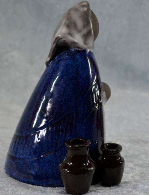 GANTOFTA  BUD VASE FIGURINE - SWEDEN - from SUEZYT