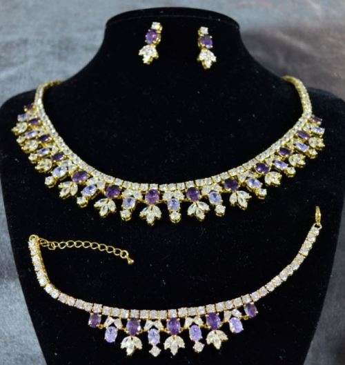 SWAROVSKI CRYSTAL JEWELLERY  NECKLACE SET - from SUEZYT