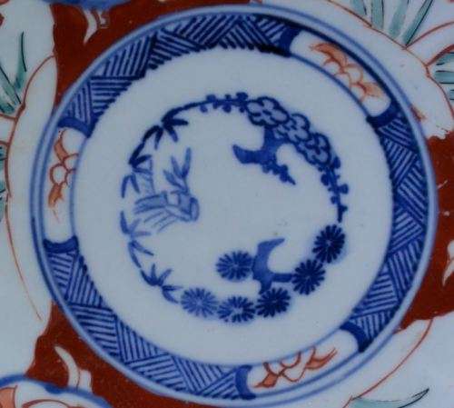 VINTAGE IMARI SHALLOW BOWL WITH SCALLOPED AND FLUTED EDGE - from SUEZYT