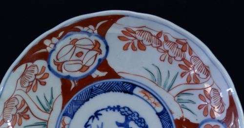 VINTAGE IMARI SHALLOW BOWL WITH SCALLOPED AND FLUTED EDGE - from SUEZYT