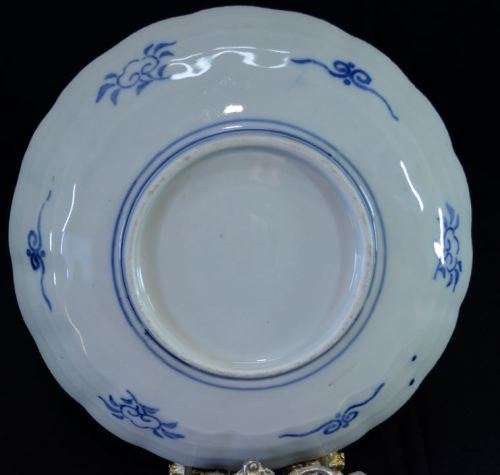 VINTAGE IMARI SHALLOW BOWL WITH SCALLOPED AND FLUTED EDGE - from SUEZYT