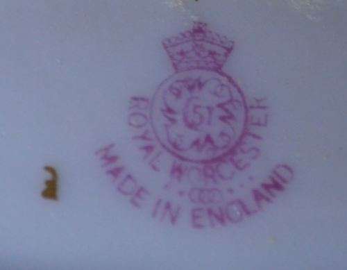 ROYAL WORCESTER PRETTY PIN DISH - from SUEZYT