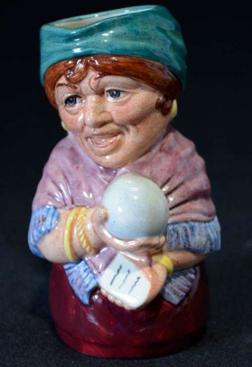 ROYAL DOULTON 11CMS MADAME CRYSTAL THE CLAIRVOYANT D6714 - from SUEZYT