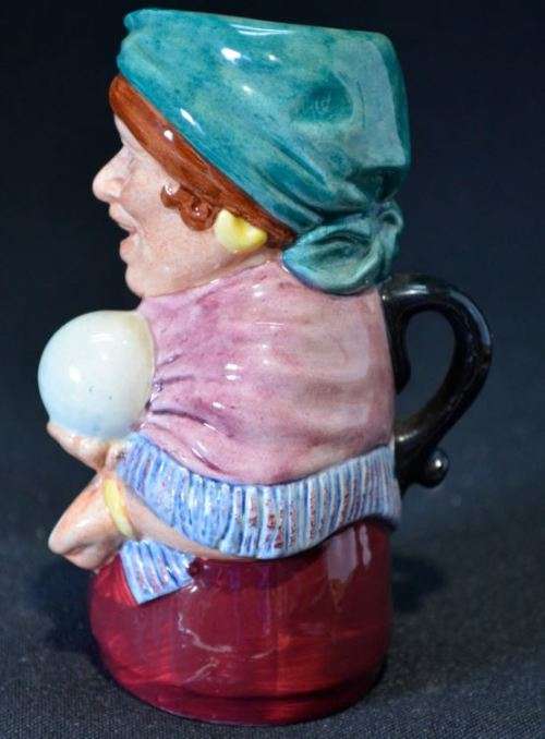 ROYAL DOULTON 11CMS MADAME CRYSTAL THE CLAIRVOYANT D6714 - from SUEZYT