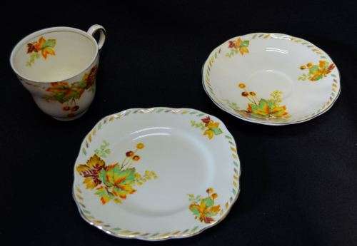 GRINDLEY CREAM PETAL "BUNDARRA" PATTERN TRIO - from SUEZYT