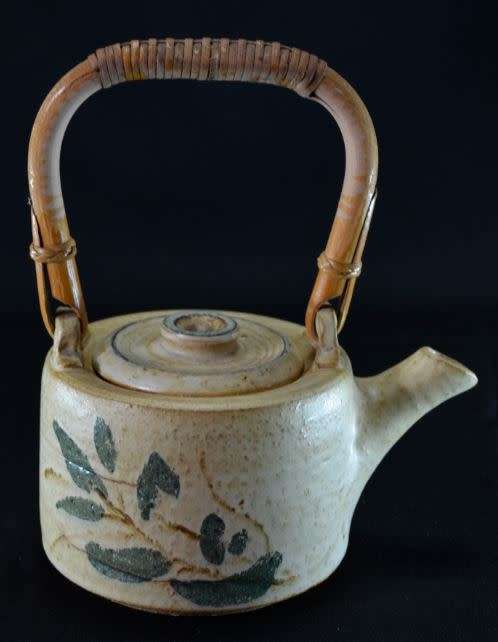 DENNIS LUCAS HASTINGS VINTAGE POTTERY TEAPOT - from SUEZYT