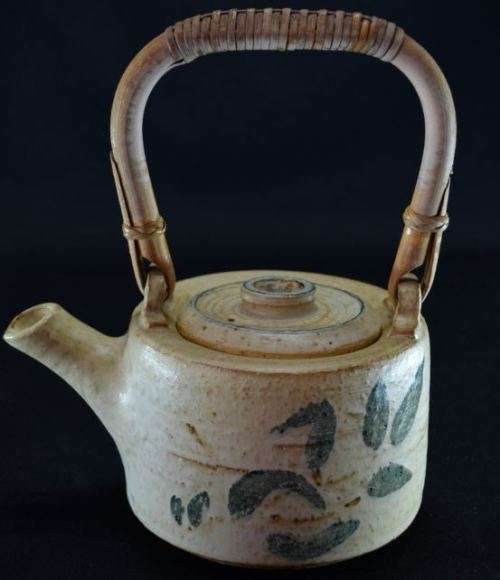 DENNIS LUCAS HASTINGS VINTAGE POTTERY TEAPOT - from SUEZYT