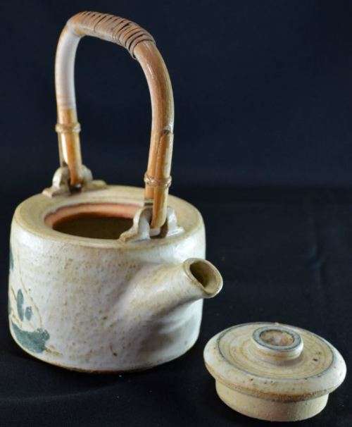 DENNIS LUCAS HASTINGS VINTAGE POTTERY TEAPOT - from SUEZYT