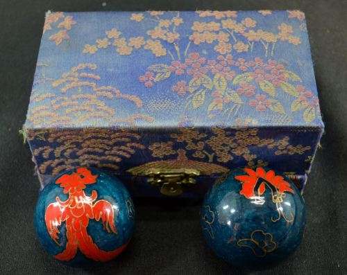 VINTAGE CHINESE CLOISONNE MUSICAL CHIME BAODING BALLS - from SUEZYT