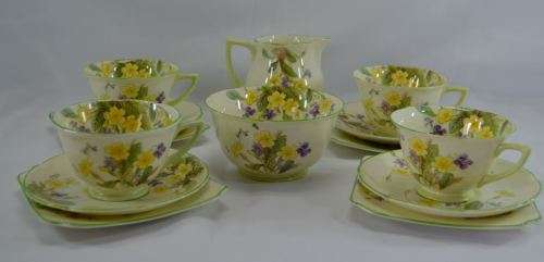 ROYAL DOULTON APRIL V2000 TEA SERVICE WITH 3 TRIOS - from SUEZYT