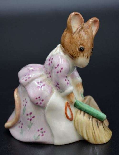 BEATRIX POTTER MOUSE HUNCA MUNCA SWEEPING - from SUEZYT