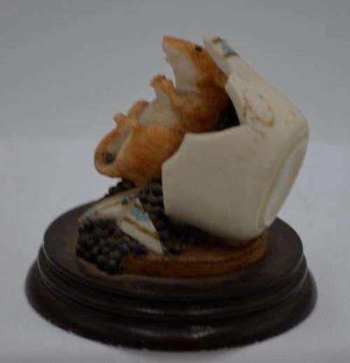 MOUSE IN A CUP FIGURINE - from SUEZYT