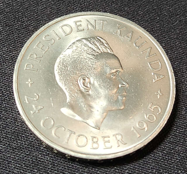 5 (FIVE) SHILLING - 1965 - ZAMBIA in A/UNC - Stunning coin !
