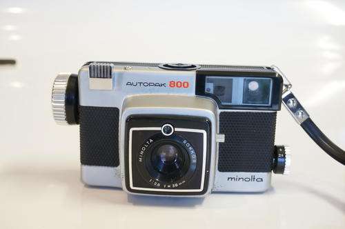 MINOLTA AUTOPAK 800 WITH MINOLTA ROKKOR 38mm F2.8 LENS
