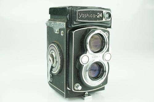 Yashica 24 Medium Format TLR camera **Fully Functional, Good condition**