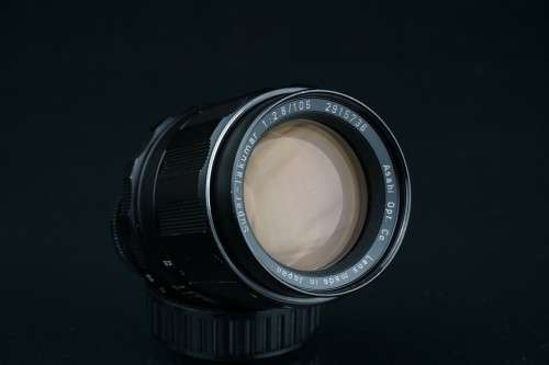 Superb Asahi Super Takumar 105mm F2.8 lens in M42 Mount **Great Condition**