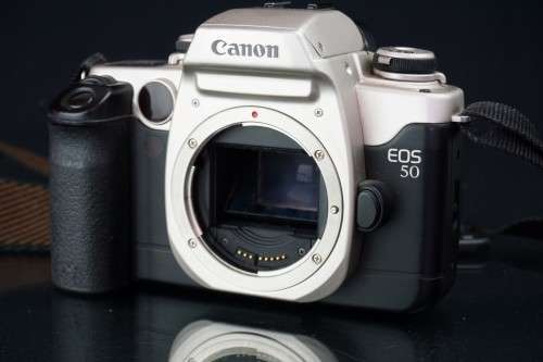 CANON EOS 50 35mm SLR film camera body Eye Focus Control  **Great Condition**