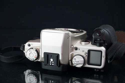 CANON EOS 50 35mm SLR film camera body Eye Focus Control  **Great Condition**