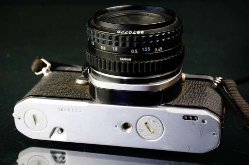 Cult Classic Asahi Pentax ME 35mm SLR with SMC Pentax 50mm F2 lens **Great Condition**