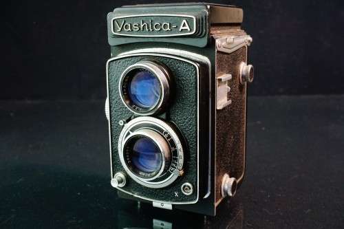 Yashica A 120 Film TLR Camera with Yashikor 80mm F3.5 lens  **Great Condition **