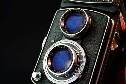 Yashica A 120 Film TLR Camera with Yashikor 80mm F3.5 lens  **Great Condition **