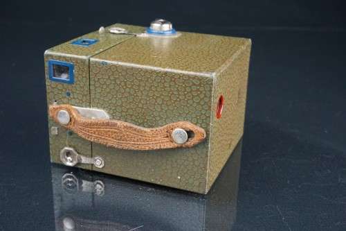 Art Deco Teal Kodak Beau Brownie Camera Walter Dorwin Teague Design No. 2A **Rare and Collectable**