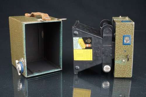 Art Deco Teal Kodak Beau Brownie Camera Walter Dorwin Teague Design No. 2A **Rare and Collectable**