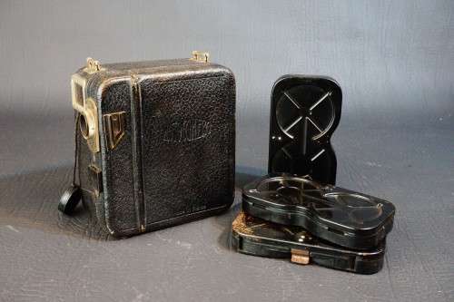 Pathe Motocamera 9.5 mm Movie Camera with Zeiss Triotar 20mm F2.9 Lens **Good Condition**