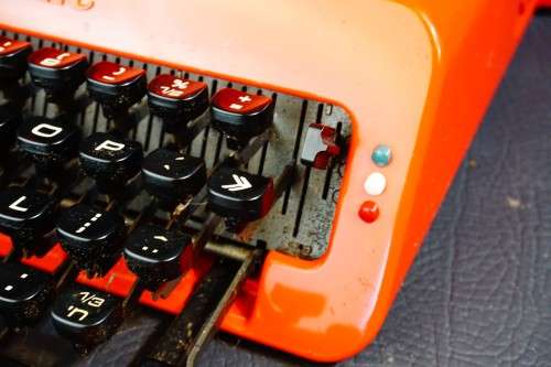 Olivetti Valentine Portable Red Typewriter with Carry Case by Ettore Sottsas **Excellent Condition**
