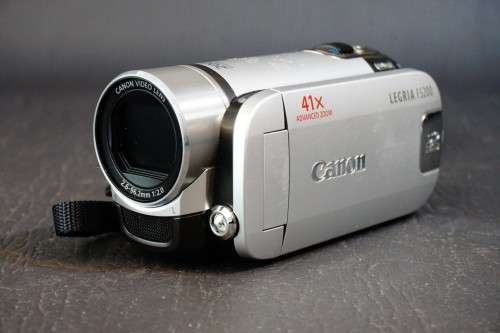 Canon Legria FS200 Handheld Camcorder Digital Video Camera 41 x Zoom **Great Condition**