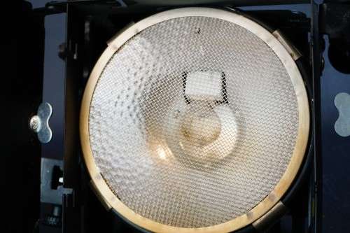 Lowel O1-101 Omni-Ligh With Barn Doors 650 Max Watts, Bulb Included **Great Condition**