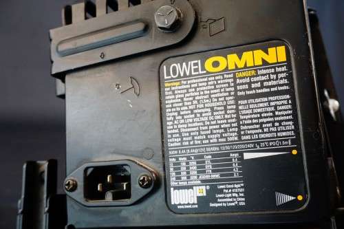 Lowel O1-101 Omni-Ligh With Barn Doors 650 Max Watts, Bulb Included **Great Condition**