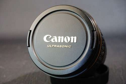 Canon EF 28-135mm f/3.5-5.6 IS USM Lens in Canon EF Mount  **Excellent Condition**