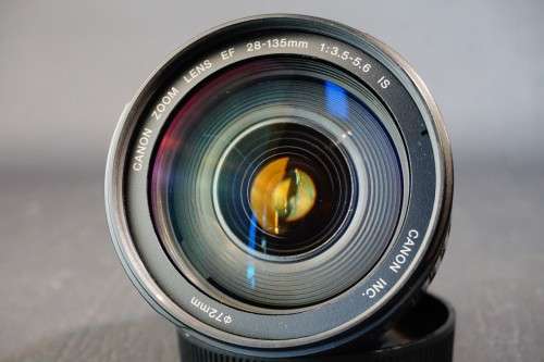 Canon EF 28-135mm f/3.5-5.6 IS USM Lens in Canon EF Mount  **Excellent Condition**