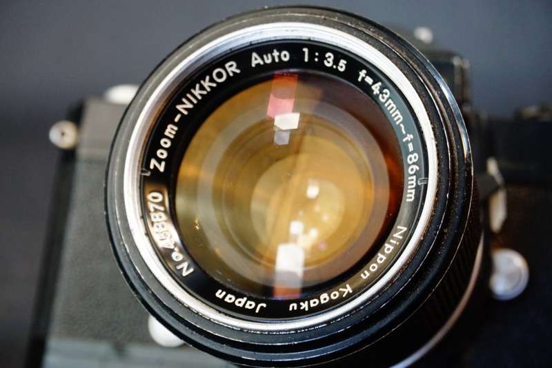 Black Nikon Nikkormat 35mm SLR Camera with Nikkor 43-86mm F3.5 Lens  **Good Condition**