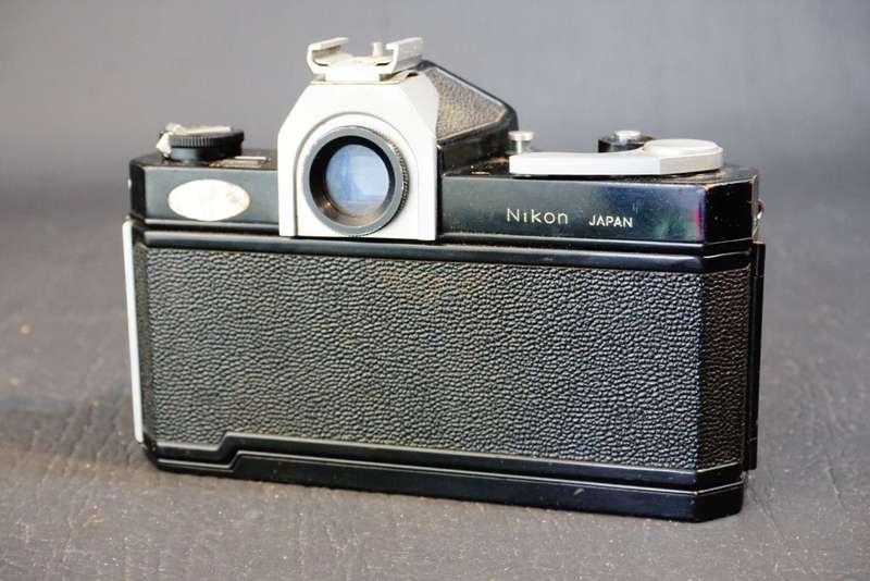 Black Nikon Nikkormat 35mm SLR Camera with Nikkor 43-86mm F3.5 Lens  **Good Condition**
