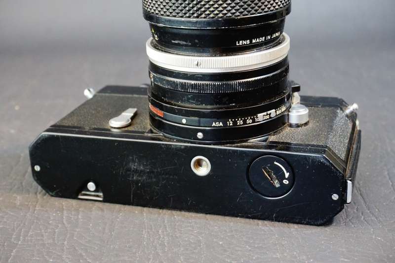 Black Nikon Nikkormat 35mm SLR Camera with Nikkor 43-86mm F3.5 Lens  **Good Condition**