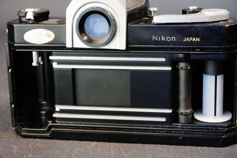 Black Nikon Nikkormat 35mm SLR Camera with Nikkor 43-86mm F3.5 Lens  **Good Condition**