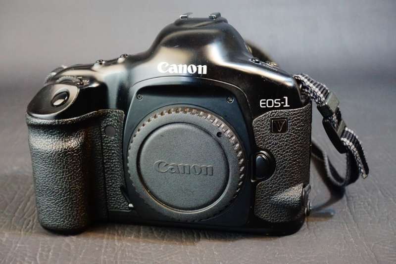 Canon EOS 1V Pro Level 35mm SLR Film Camera Body  **Great Condition**
