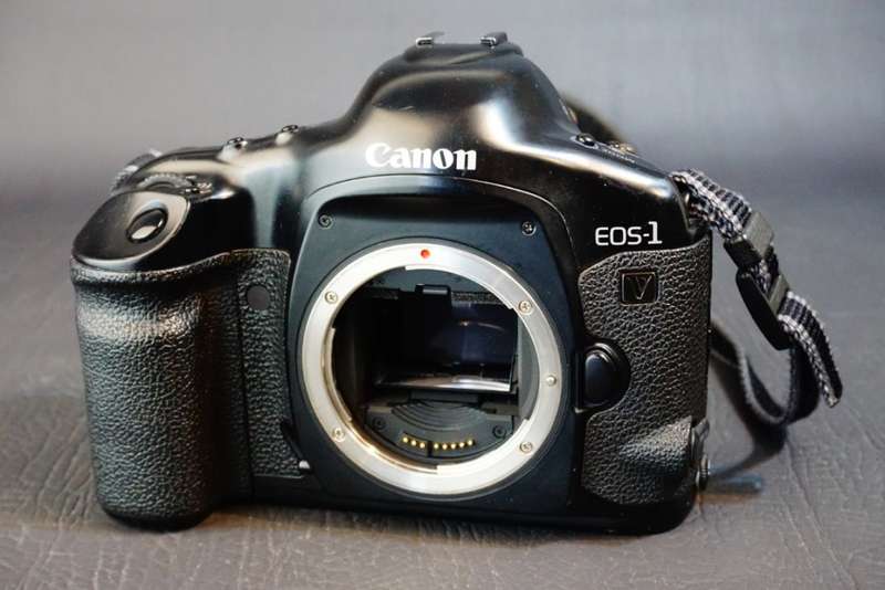 Canon EOS 1V Pro Level 35mm SLR Film Camera Body  **Great Condition**