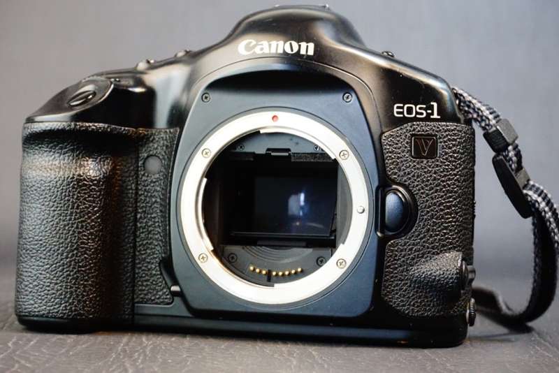 Canon EOS 1V Pro Level 35mm SLR Film Camera Body  **Great Condition**
