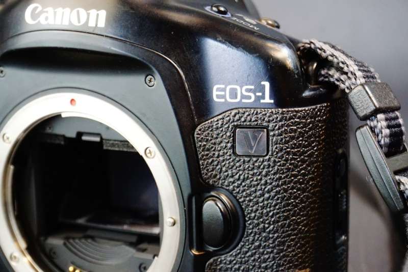 Canon EOS 1V Pro Level 35mm SLR Film Camera Body  **Great Condition**