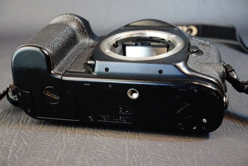 Canon EOS 1V Pro Level 35mm SLR Film Camera Body  **Great Condition**