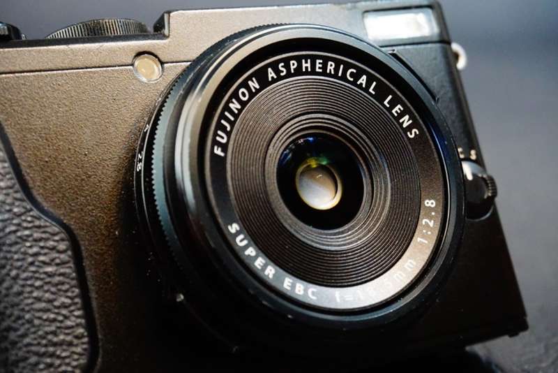 Fujifilm X70 16.3mp Digital Compact Camera with Fuji 18.5mm F2.8 Lens **Good Condition**