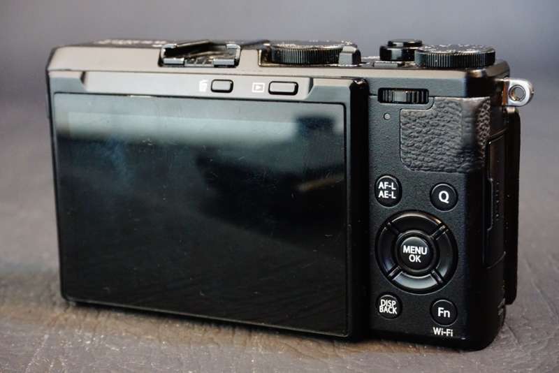 Fujifilm X70 16.3mp Digital Compact Camera with Fuji 18.5mm F2.8 Lens **Good Condition**